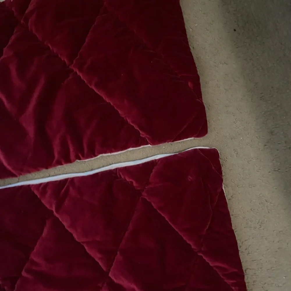 2 Pottery Barn Burgundy Velvet Quilted Standard Luxurious Pillow Covers 20 x 26